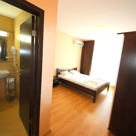 Menada Luxor Apartmán *