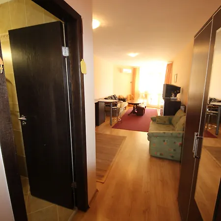 Menada Luxor Apartmán *