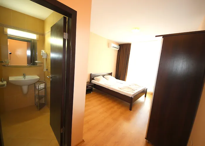 Menada Luxor 公寓 *