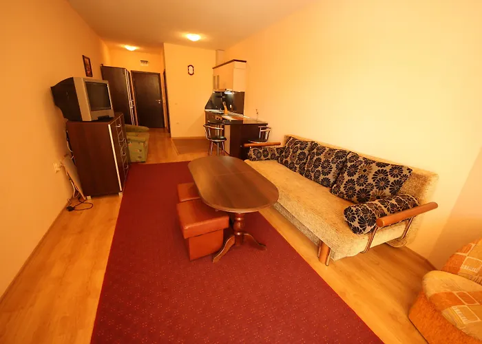 Menada Luxor 公寓 *